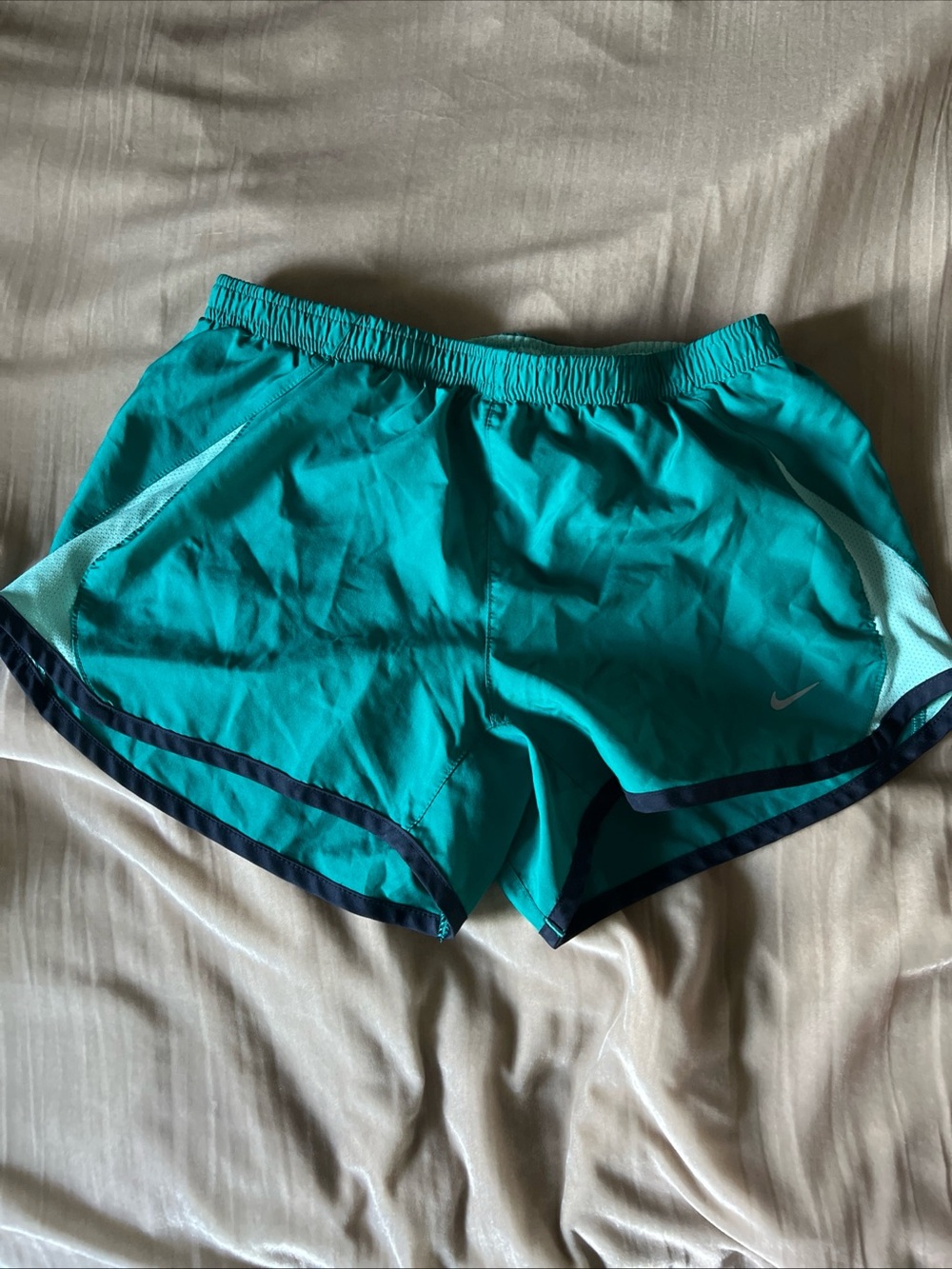 Nike Shorts Womens Small Green Mesh Nylon Running Training Active Swoosh Dri Fit